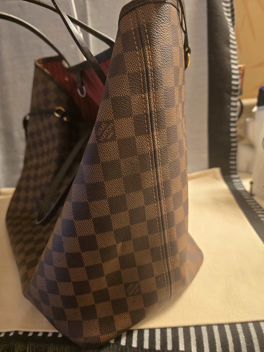 Louis Vuitton Neverfull Tote in Damier Ebene Canvas - Picture 9 of 11